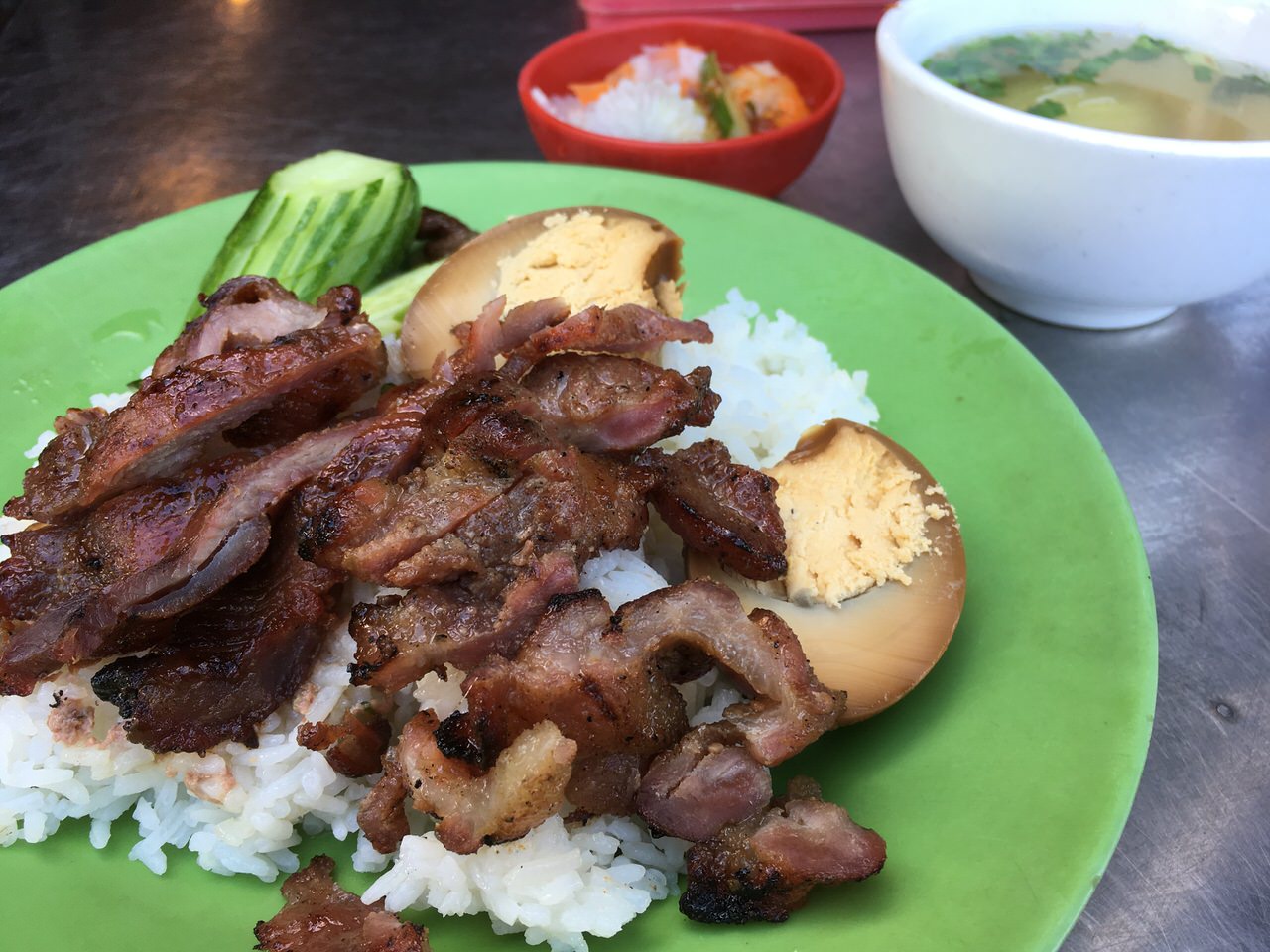 豚肉ごはん　カンボジア　バーイサチュルーク