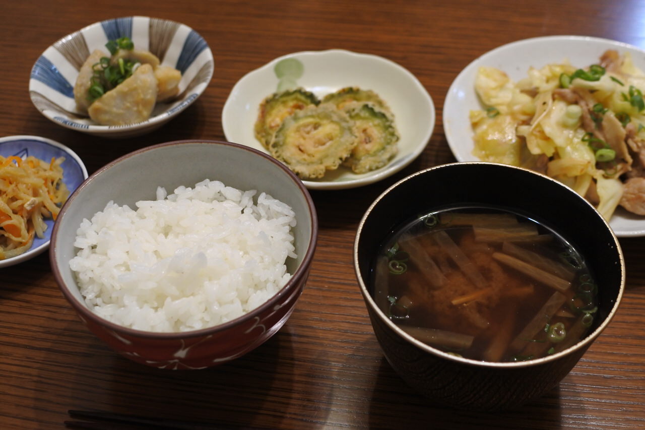 肉野菜炒め　ゴーヤの天ぷら